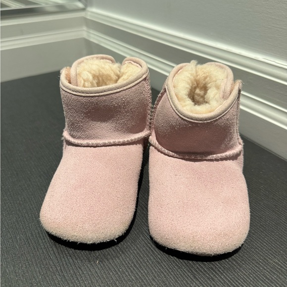 UGG Jesse Bow Boots - Picture 2 of 8